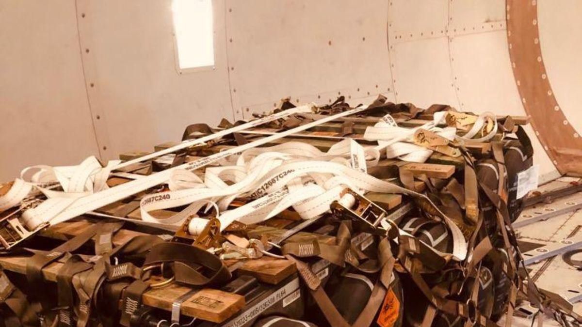 Пташки літають: ще 90 тонн військової допомоги зі США приземлилися у "Борисполі" - Україна новини - 24 Канал Пташки літають: ще 90 тонн військової допомоги зі США приземлилися у "Борисполі" - Україна новини - 24 Канал