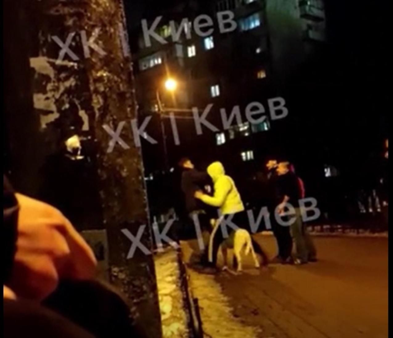 "На**ать на ветерана": в Киеве жестоко избили якобы участника войны на Донбассе "На**ать на ветерана": в Киеве жестоко избили якобы участника войны на Донбассе