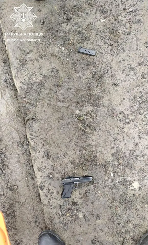 Купив пістолет і вирішив його перевірити: львів'янин влаштував стрілянину біля торгового центру Купив пістолет і вирішив його перевірити: львів'янин влаштував стрілянину біля торгового центру
