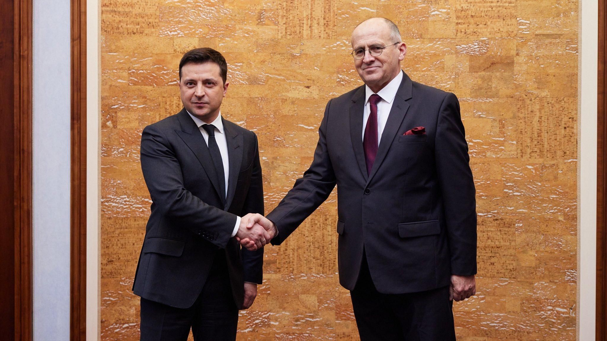 Зеленский обсудил с главой ОБСЕ мирный процесс на Донбассе Зеленский обсудил с главой ОБСЕ мирный процесс на Донбассе