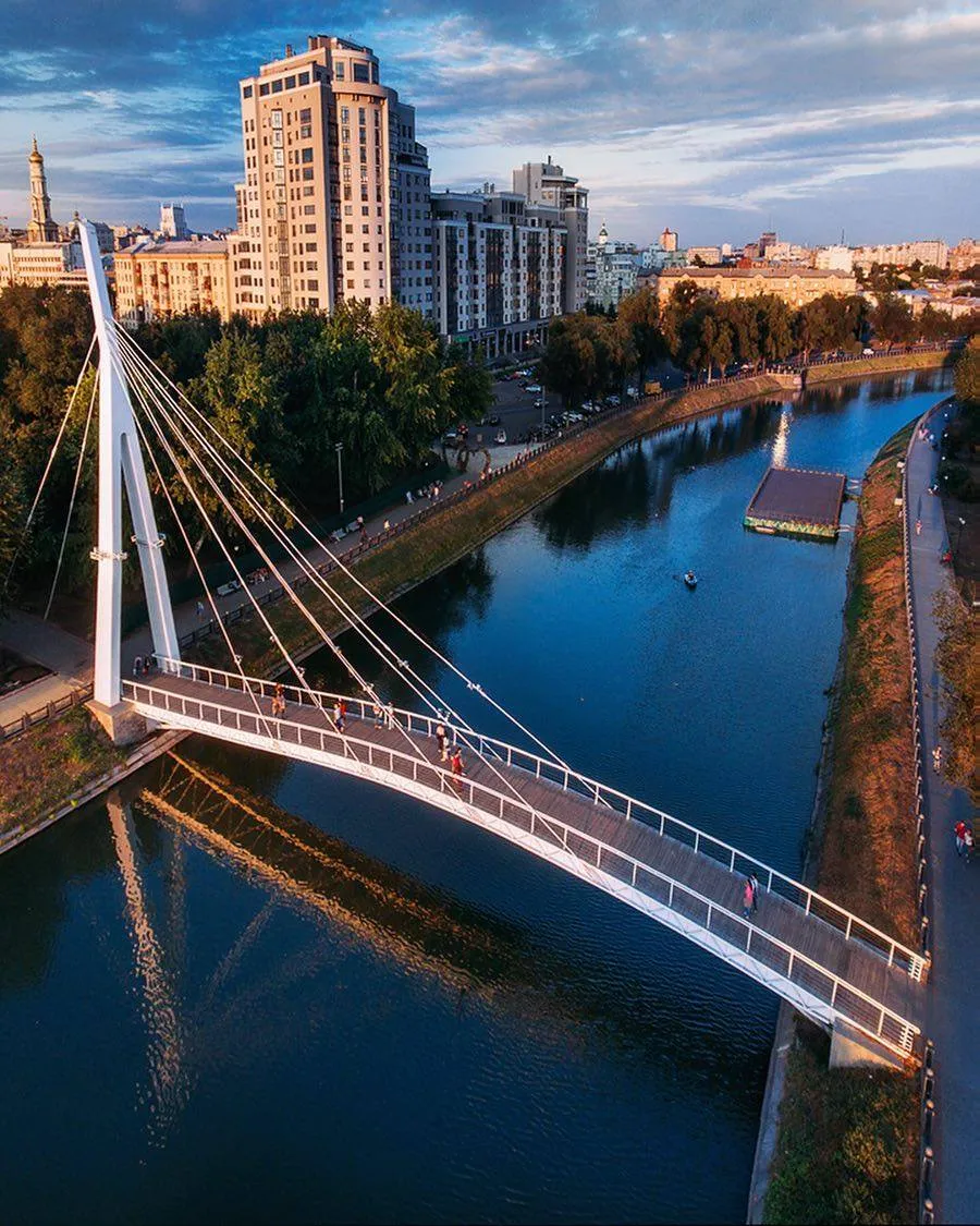 Лопанська набережна в Харкові Лопанська набережна в Харкові