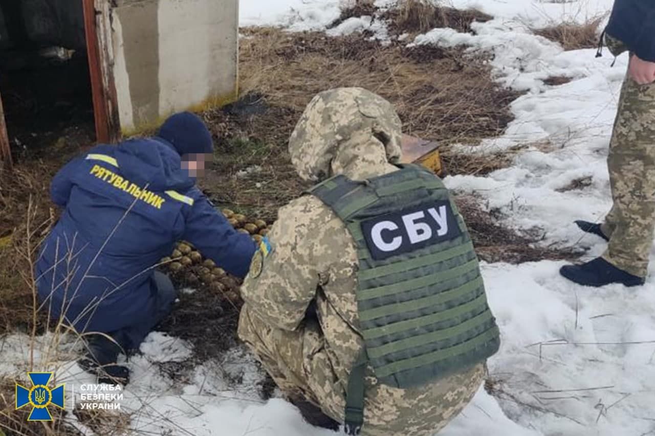 СБУ ликвидировала схрон пророссийских боевиков СБУ ликвидировала схрон пророссийских боевиков