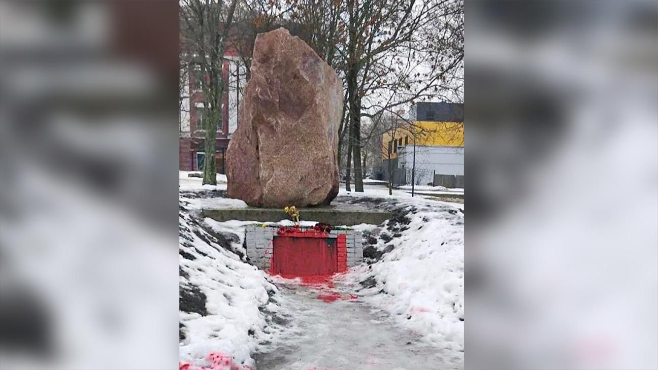 "Украинофобская акция": в Харькове вандалы осквернили памятник УПА "Украинофобская акция": в Харькове вандалы осквернили памятник УПА