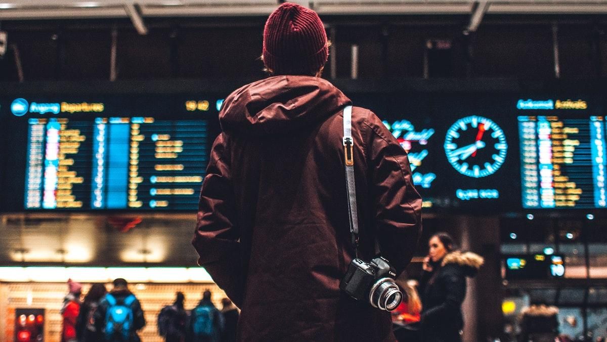 Скандал зі SkyUp: журналіста Мокрика зняли з рейсу через плутанину з вакцинами - Україна новини - 24 Канал Скандал зі SkyUp: журналіста Мокрика зняли з рейсу через плутанину з вакцинами - Україна новини - 24 Канал