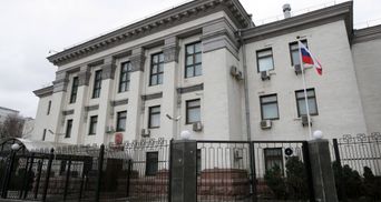 Россия не эвакуирует своих дипломатов из Киева, но подтверждает их "оптимизацию"