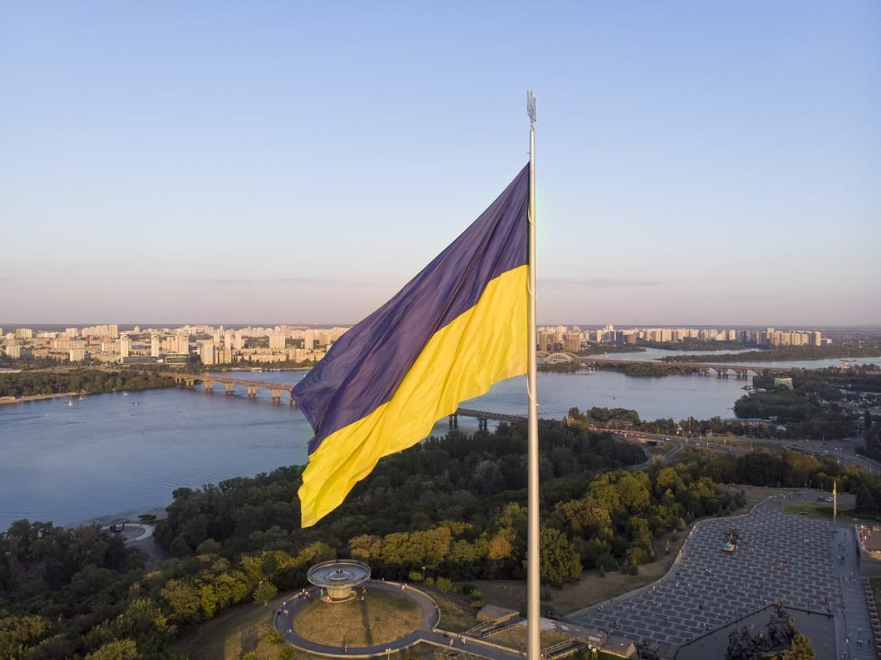 Угроза вторжения России: какие страны призвали своих граждан покинуть Украину