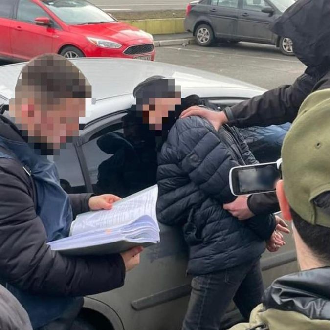 Правоохоронець брав хабарі у стихійних торговців