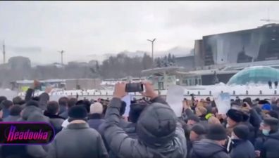 У Казахстані згадують загиблих у протестах: в Алмати люди зібралися на мітинг і висунули вимоги