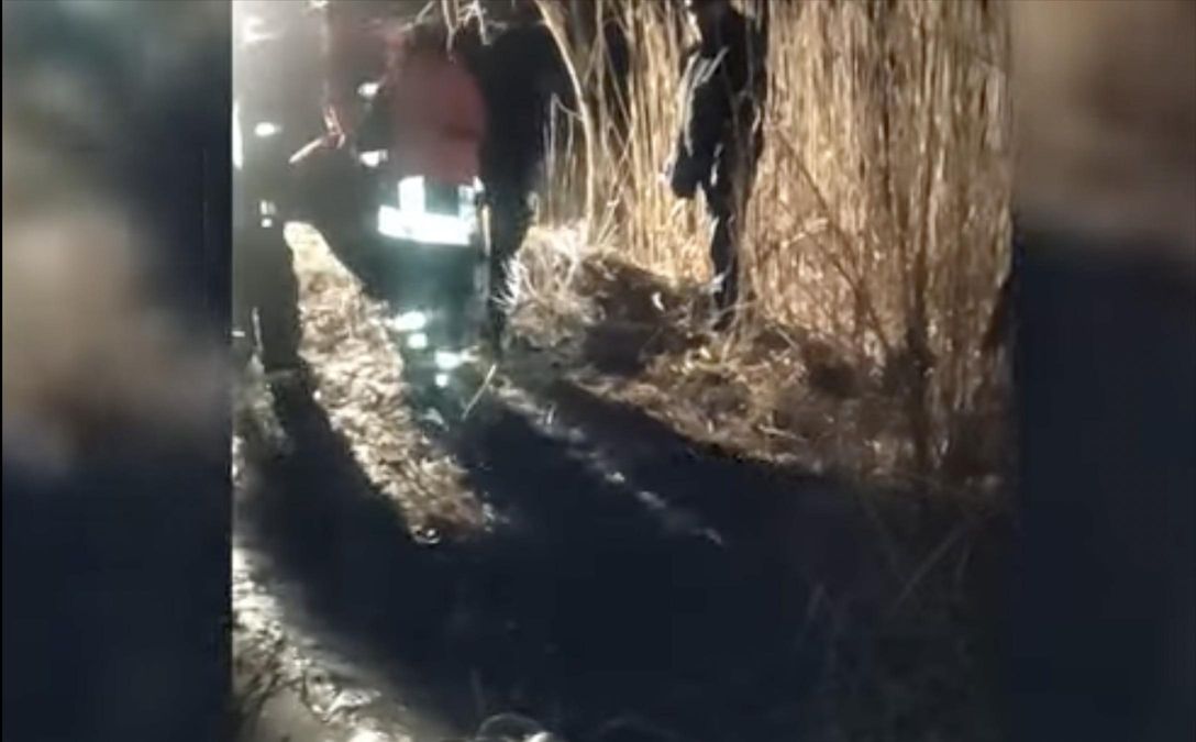Под лед провалились 2 девочки в Кривом Роге: одна утонула, другая – в больнице Под лед провалились 2 девочки в Кривом Роге: одна утонула, другая – в больнице