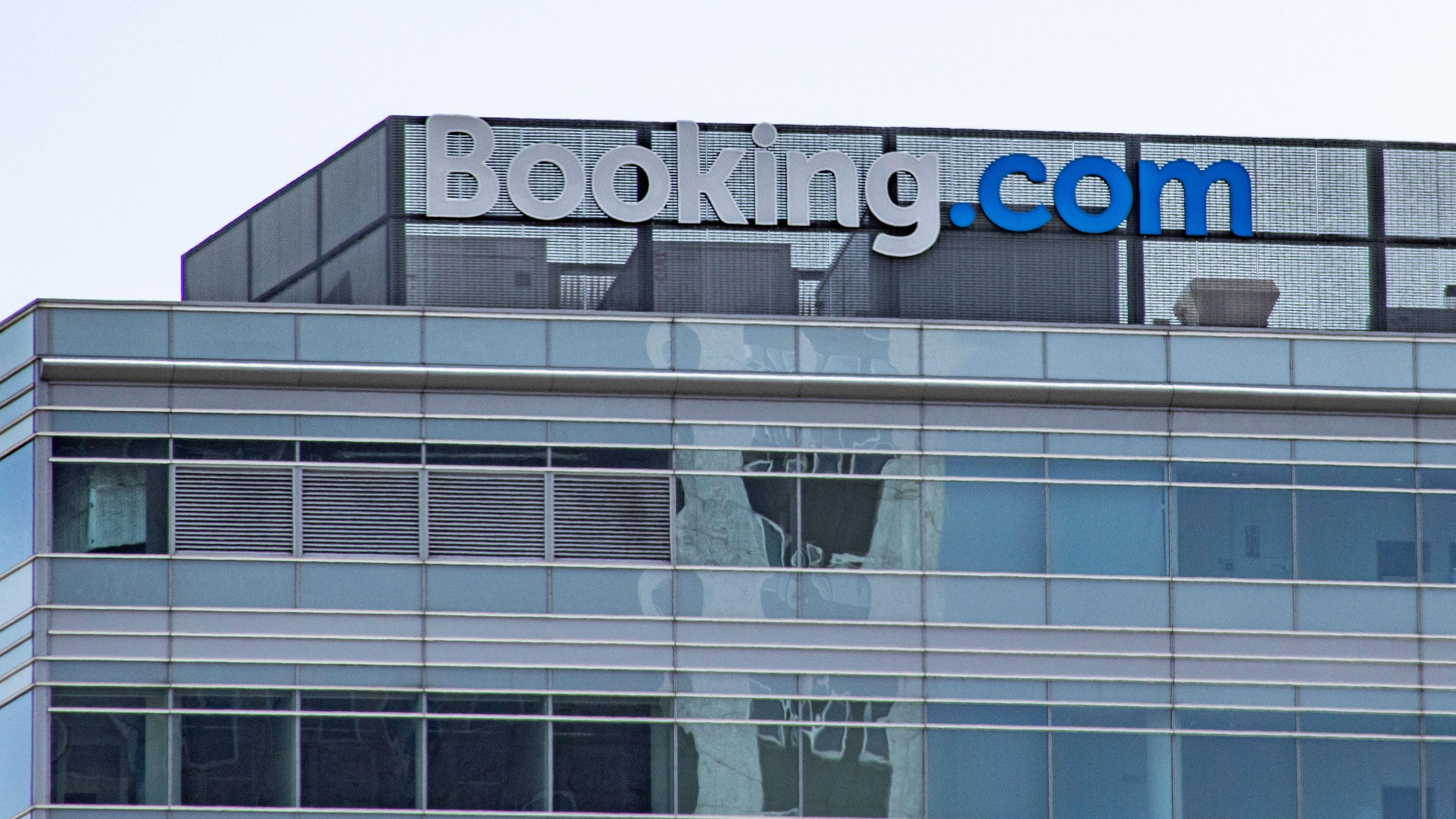 Booking.com уволила весь отдел службы поддержки Booking.com уволила весь отдел службы поддержки