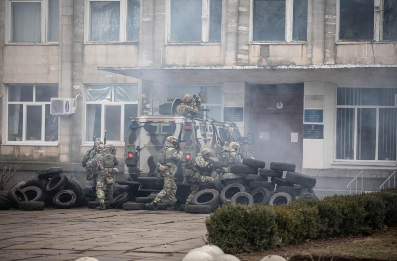 Одна з найнебезпечніших ділянок: як відбувались навчання підрозділів МВС поблизу Криму - Новини Херсона сьогодні - 24 Канал