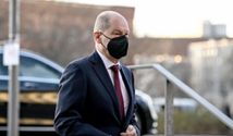 Перед визитом Шольца: Берлин рассматривает помощь Украине, но без оружия, – СМИ