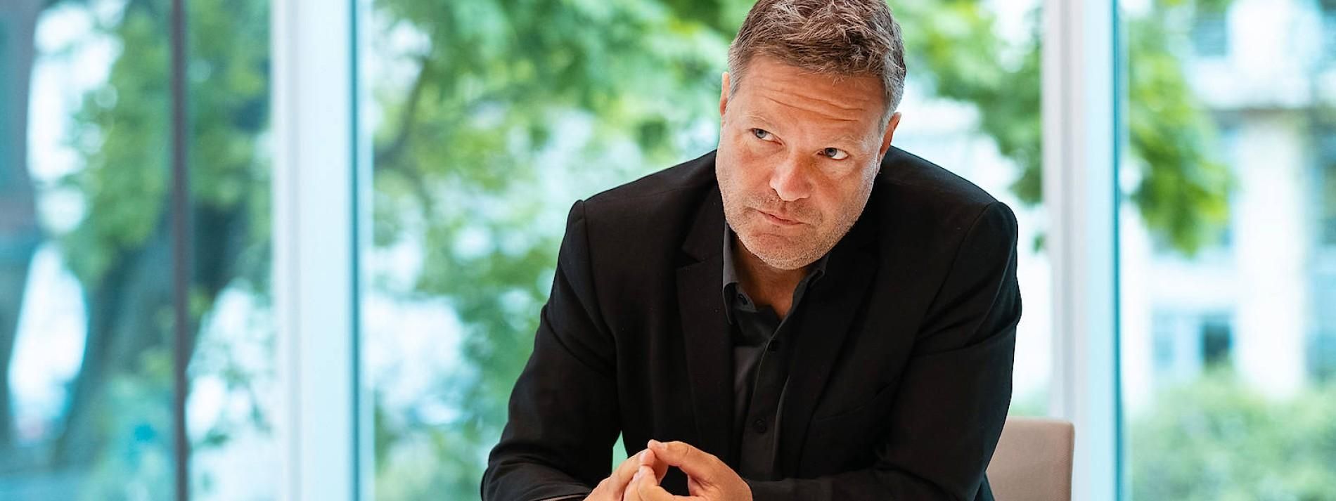 Перебуваємо на межі війни в Європі, – віцеканцлер Німеччини про ситуацію довкола України - 24 Канал Перебуваємо на межі війни в Європі, – віцеканцлер Німеччини про ситуацію довкола України - 24 Канал