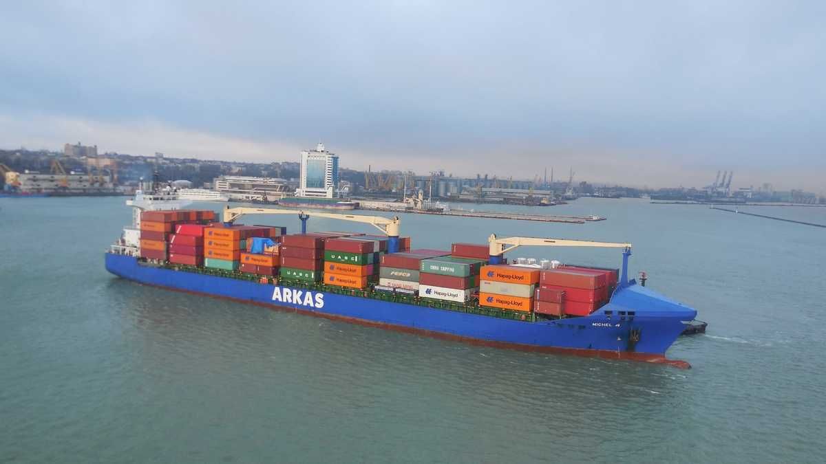 Ищут безопасный коридор: Мининфраструктуры хочет разблокировать порты в Черном море Ищут безопасный коридор: Мининфраструктуры хочет разблокировать порты в Черном море