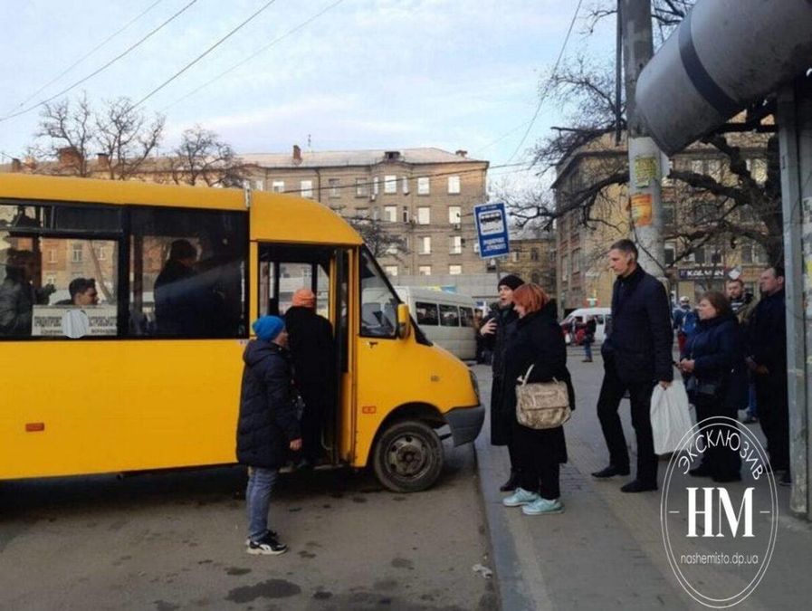 В Днепре водитель автобуса потерял сознание за рулем и впал в кому