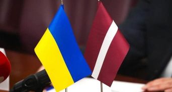 Семьи сотрудников посольства Латвии покинули Украину
