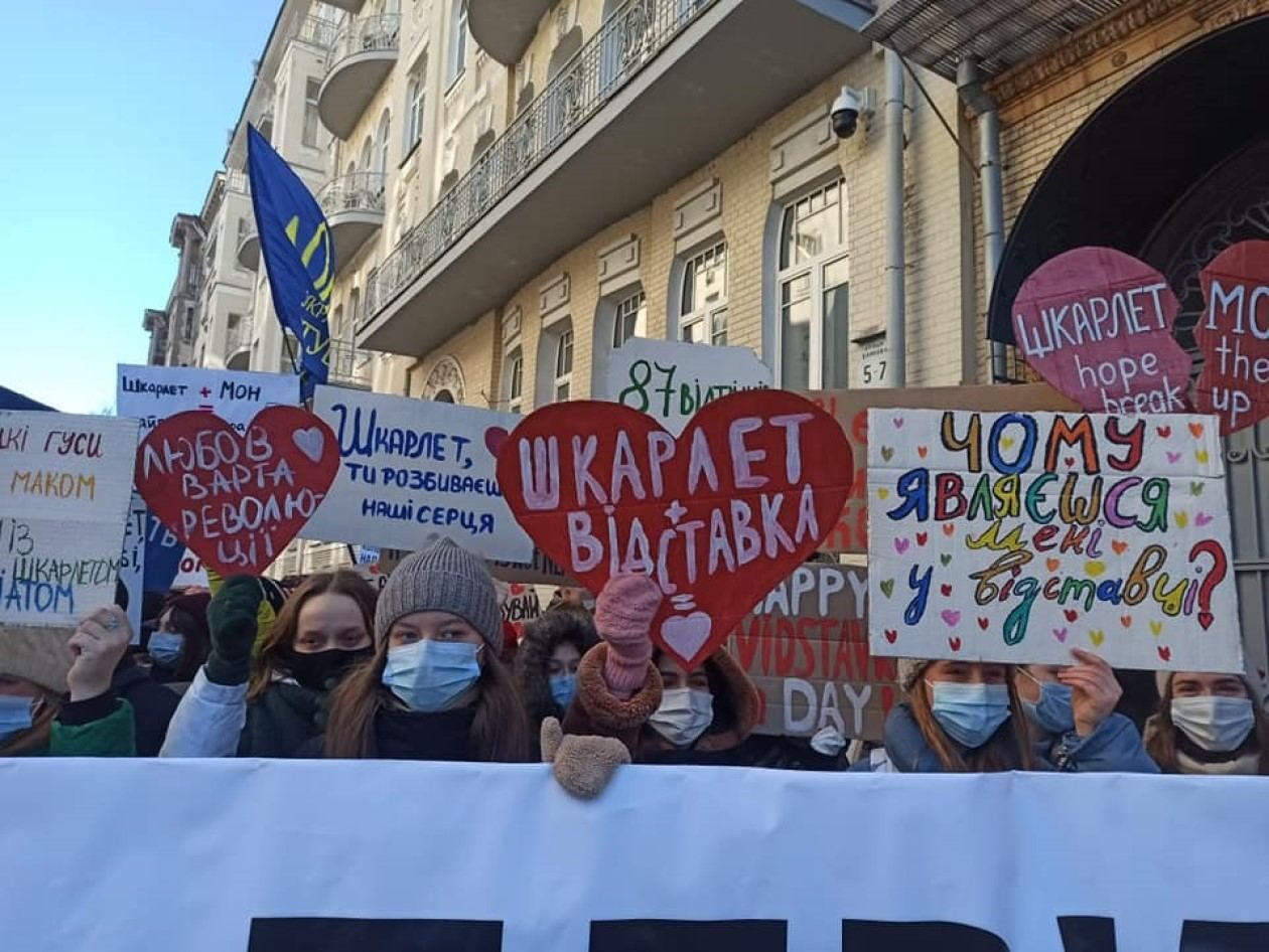 Студенты требуют отставки Сергея Шкарлета под зданием Офиса президента