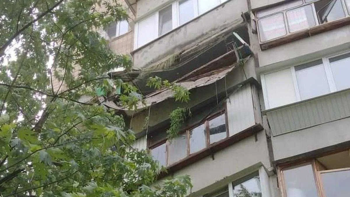 Обвалився балкон у Києві