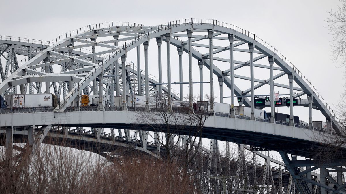 Поліція розігнала мітингарів з мосту між Канадою та США після шестиденної блокади - 24 Канал