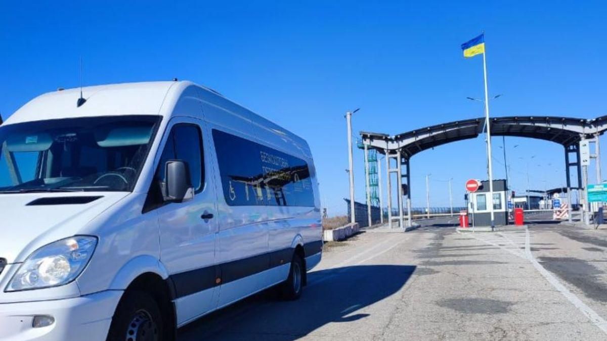 Від КПВВ до межі з Кримом запустили безкоштовні автобуси - Новини Херсон - 24 Канал Від КПВВ до межі з Кримом запустили безкоштовні автобуси - Новини Херсон - 24 Канал