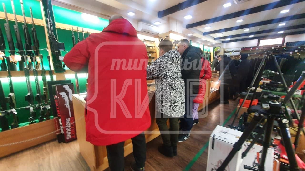 В одном из магазинов Киева возник немалый ажиотаж с оружием