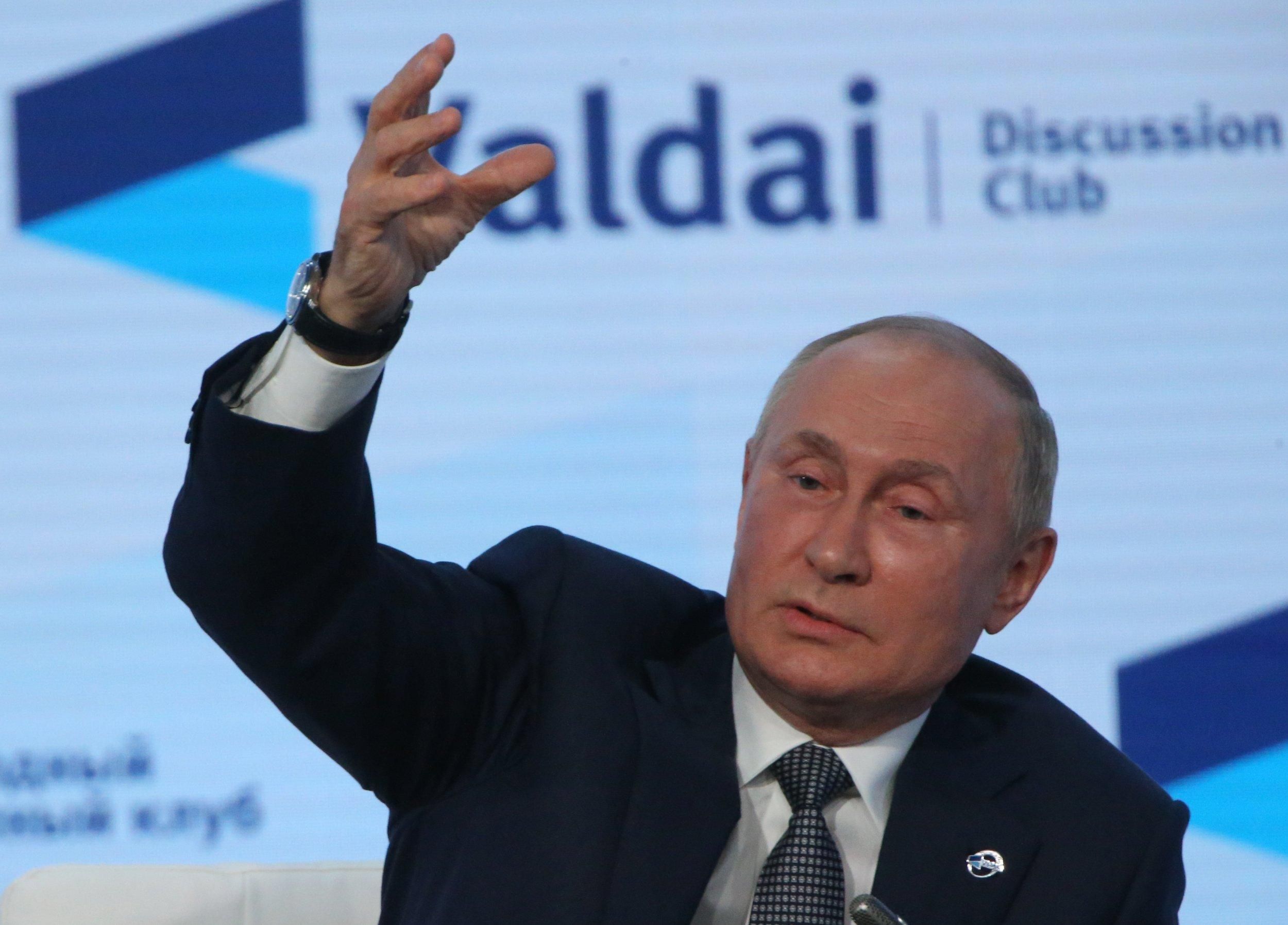 Путин назвал расширение НАТО на Восток "бесконечным и опасным"