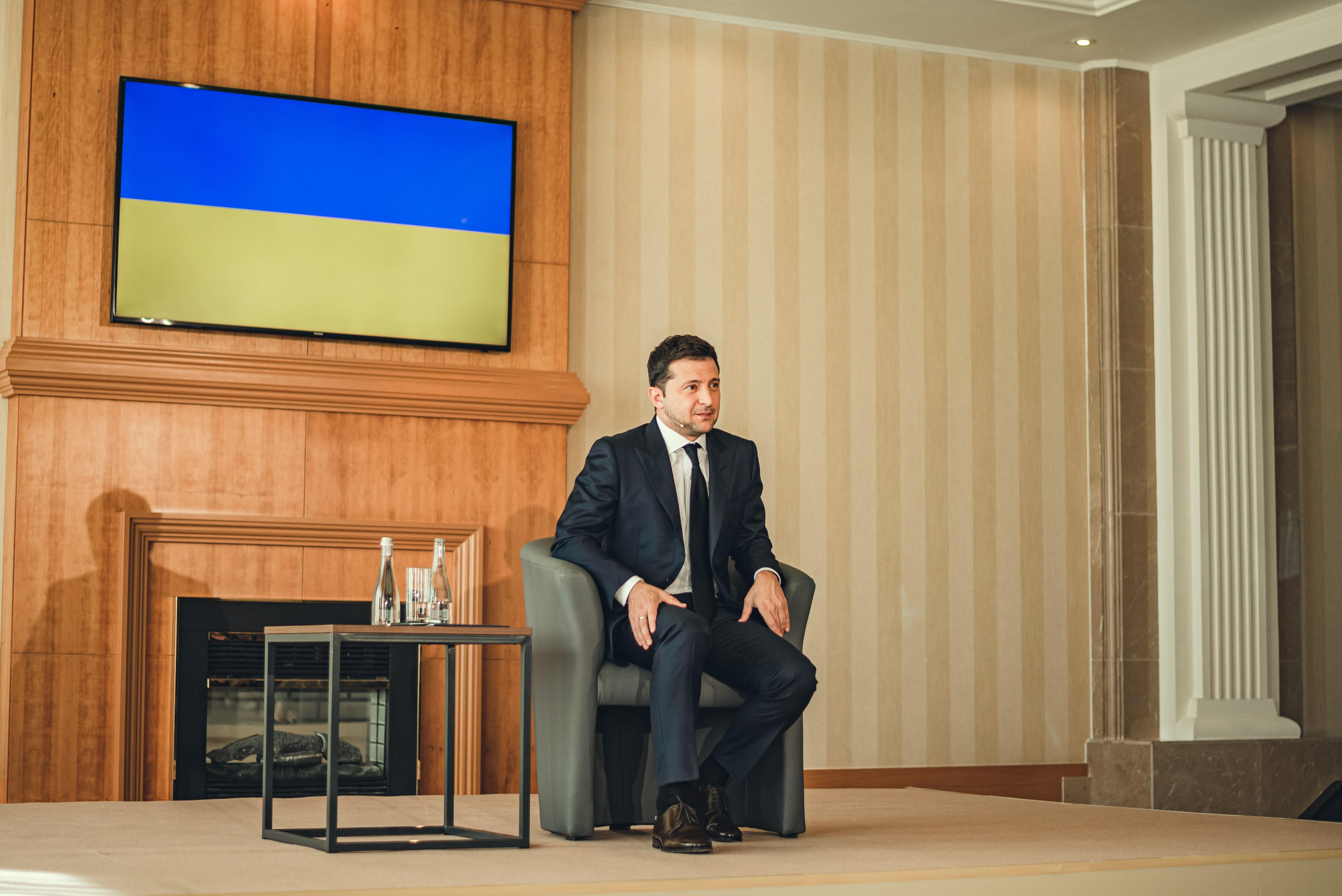 Зеленский на встрече с Шольцем поднял вопрос оружия и "Северного потока-2" Зеленский на встрече с Шольцем поднял вопрос оружия и "Северного потока-2"