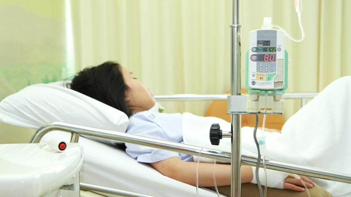 Ученица поскользнулась на территории школы и сломала позвоночник: шокирующие подробности и видео Ученица поскользнулась на территории школы и сломала позвоночник: шокирующие подробности и видео