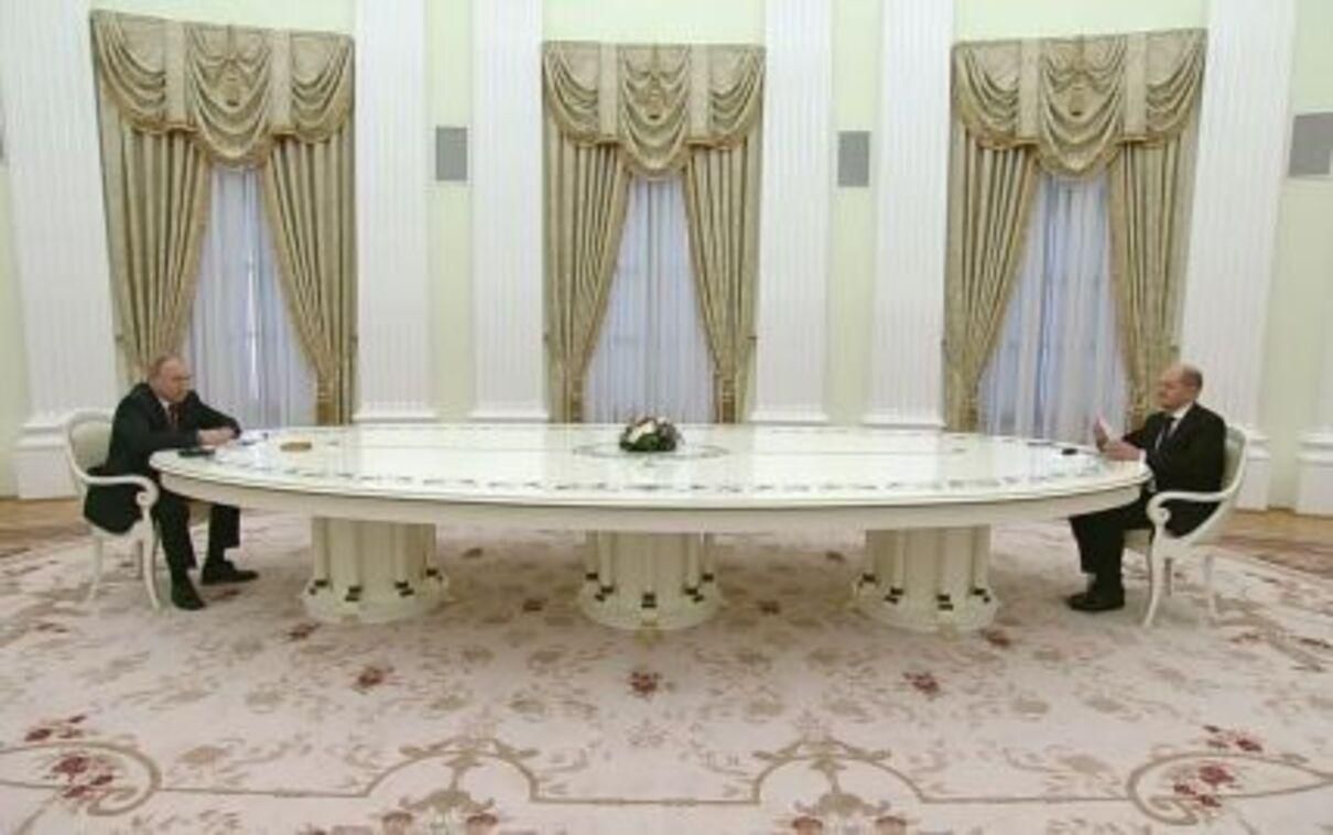 Путін, 6-метровий стіл і Шольц: канцлера "відсадили" від глави Кремля через незданий ПЛР-тест - Новини росії - 24 Канал