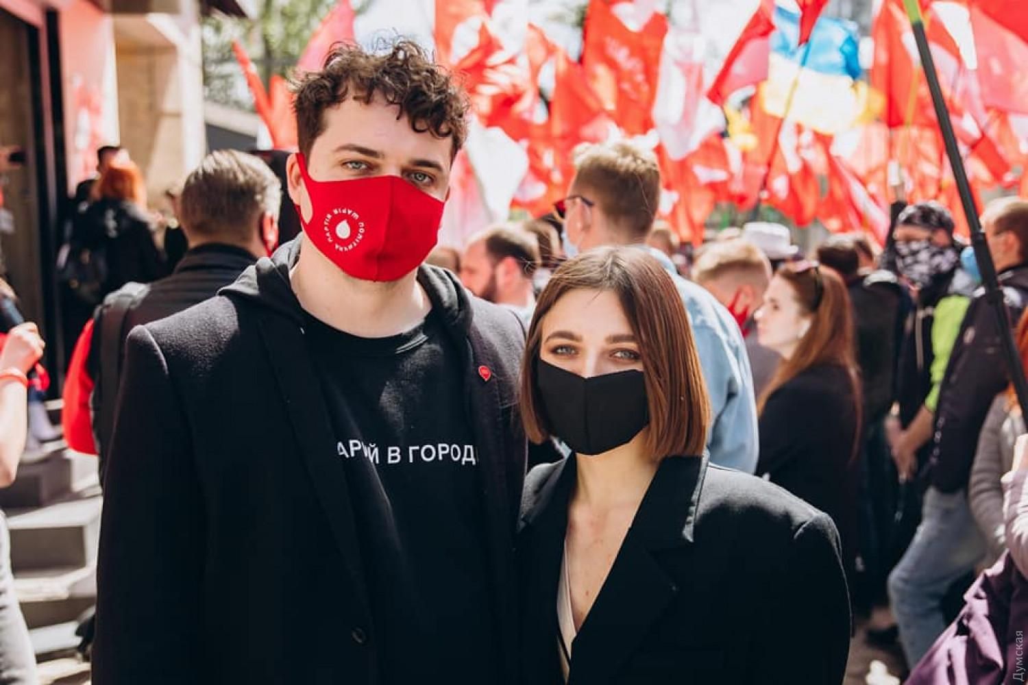 Напад Росії – фейк: в Одесі депутат з партії Шарія виступив проти прапорів України на сесії - Свіжі новини Одеси - Одеса Напад Росії – фейк: в Одесі депутат з партії Шарія виступив проти прапорів України на сесії - Свіжі новини Одеси - Одеса