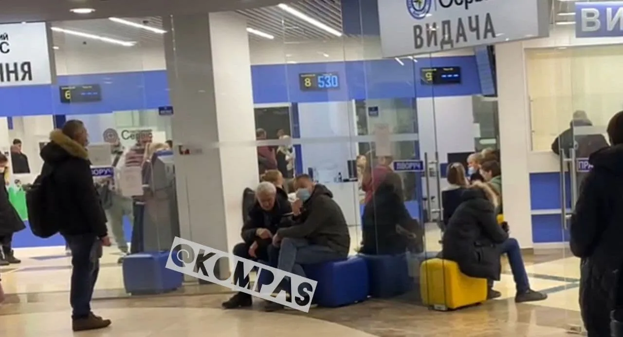 Попит на закордонні паспорти в Одесі зріс після вихідних