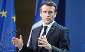 Макрон призвал Путина не признавать боевиков на Донбассе Макрон призвал Путина не признавать боевиков на Донбассе