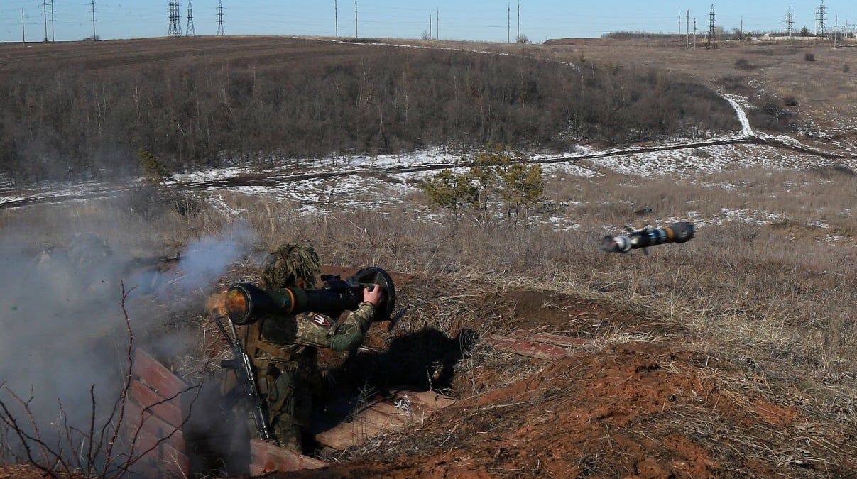 Українські військові провели навчальні стрільби з NLAW на Донеччині: потужні фото - новини ООС - 24 Канал