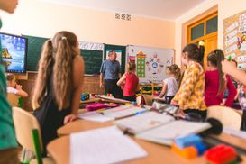 Школьников в Киеве учат, что делать в случае боевых действий и куда бежать Школьников в Киеве учат, что делать в случае боевых действий и куда бежать