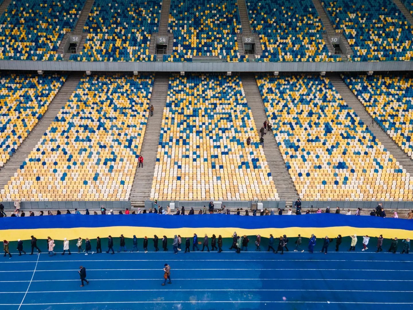 До Дня єднання на "Олімпійському" розгорнули величезний прапор - Новини Києва сьогодні - Київ