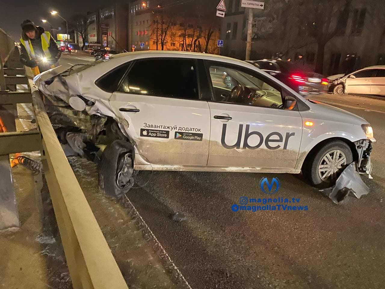 "Играл в шашки" без документов: в Киеве водитель разбил 3 автомобиля "Играл в шашки" без документов: в Киеве водитель разбил 3 автомобиля