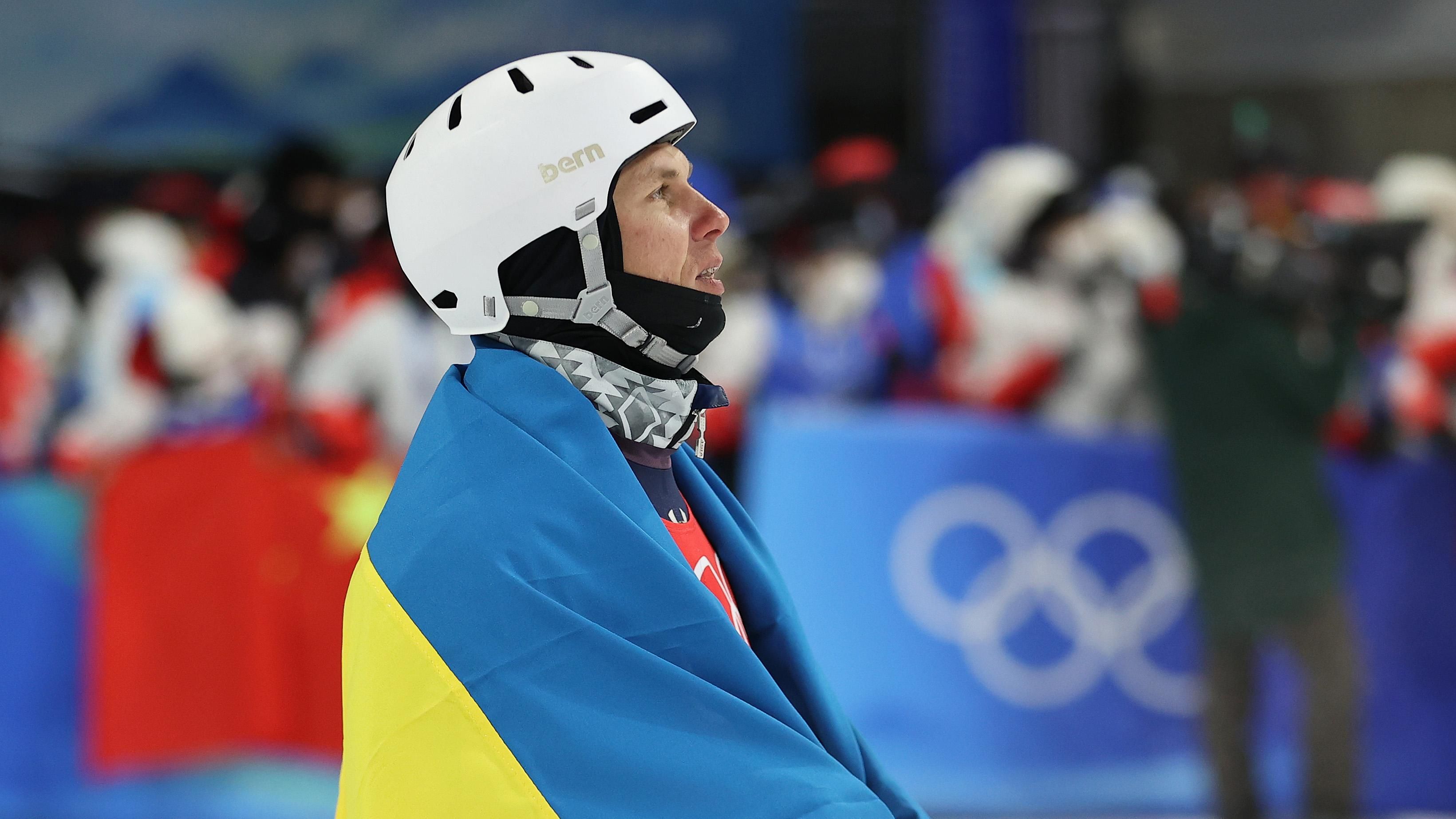Буров поліз обіймати Абраменка після перемоги на ОІ 2022: фото