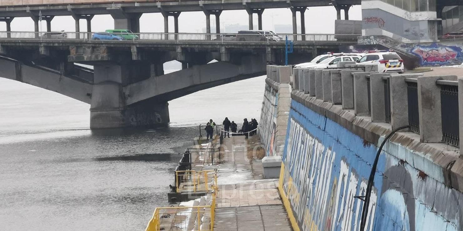 Тіло темношкірого чоловіка знайшли у Києві біля Дніпра - Новини Київ - Київ Тіло темношкірого чоловіка знайшли у Києві біля Дніпра - Новини Київ - Київ