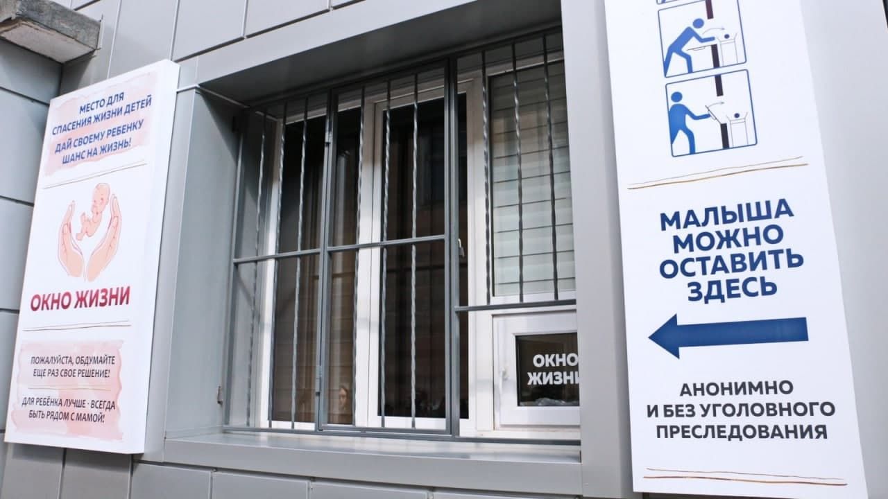 В "окне жизни" в Одессе оставили мальчика и записку: врачи рассказали о состоянии ребенка