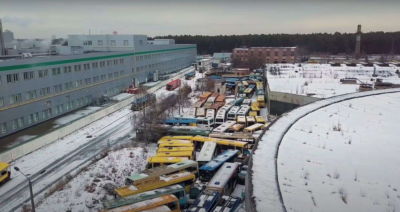 Блогер показав "кладовище автобусів" з висоти у Києві: цікаве відео - Новини Києва сьогодні - Київ