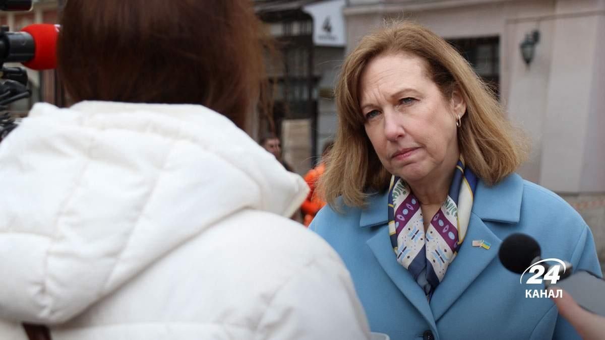 Наче жити з пістолетом біля голови, – Крістіна Квін про напругу через загрози з Росії - Новини Росії і України - 24 Канал Наче жити з пістолетом біля голови, – Крістіна Квін про напругу через загрози з Росії - Новини Росії і України - 24 Канал