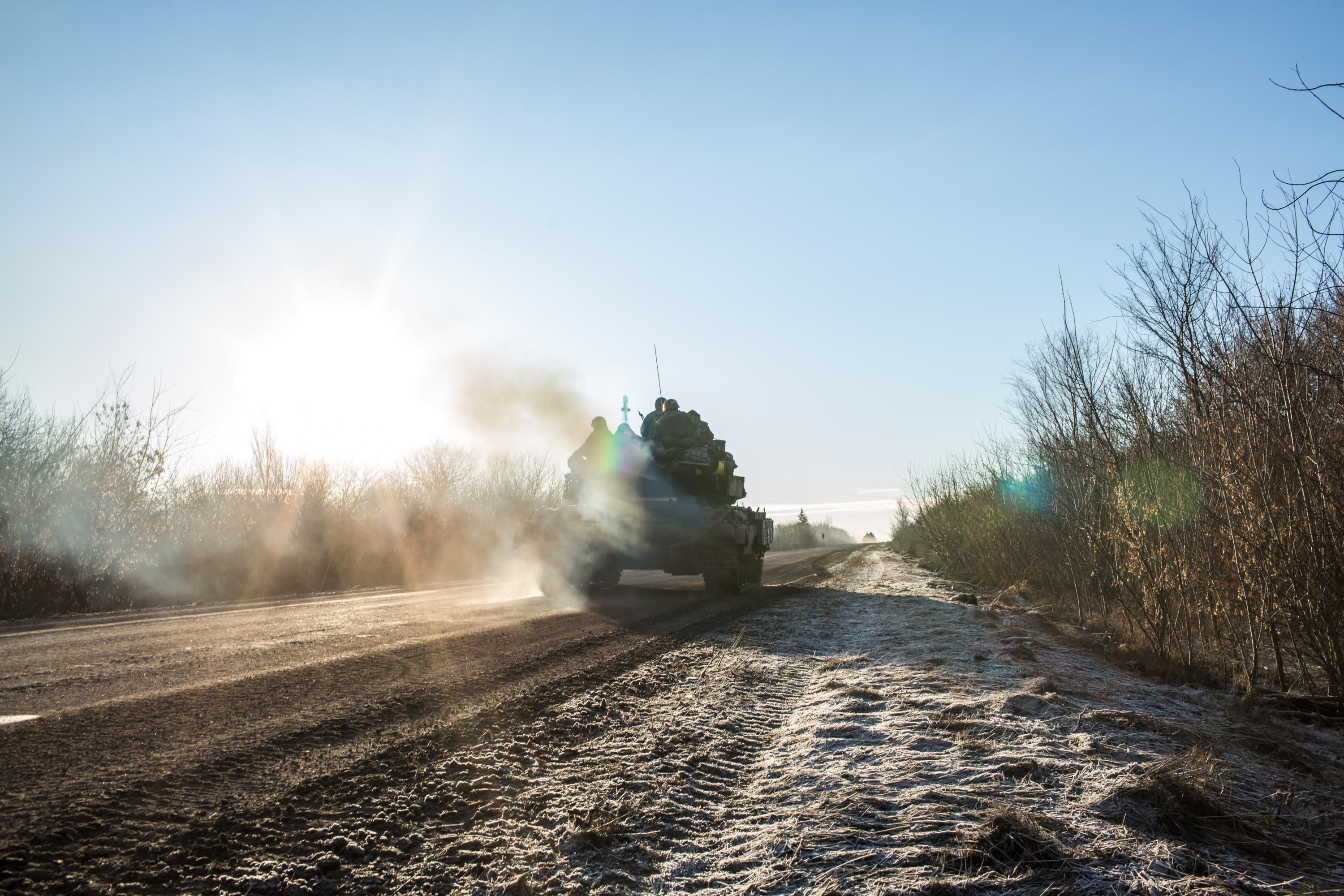 Окупанти на Донбасі вивели понад 100 танків та гармат, – ОБСЄ - Україна новини - 24 Канал
