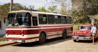 Автобус ЛАЗ їздить узбережжям Карибського моря: неймовірні фото