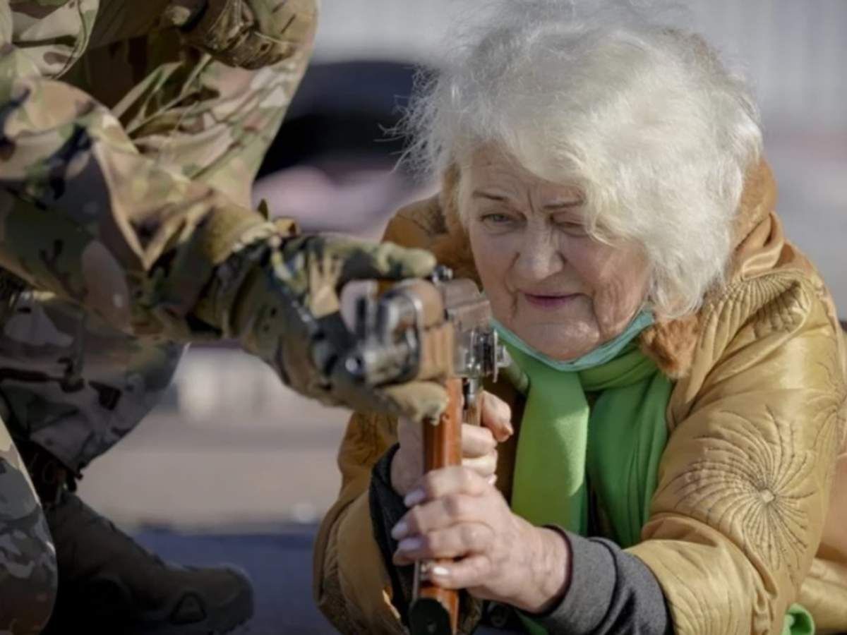 Я должна помогать, чем могу, – 79-летняя украинка Константиновская, которая стала звездой СМИ Я должна помогать, чем могу, – 79-летняя украинка Константиновская, которая стала звездой СМИ