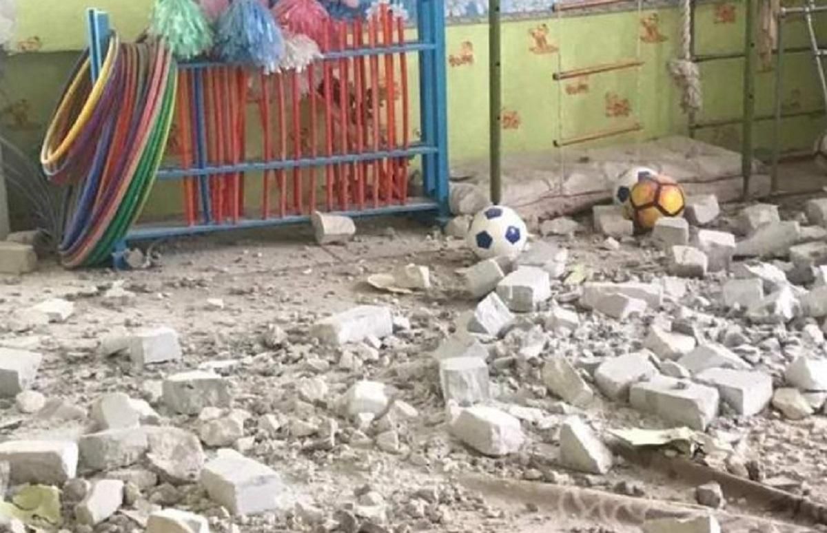 Обстрел детского сада и школы на Луганщине расследуют как теракт Обстрел детского сада и школы на Луганщине расследуют как теракт