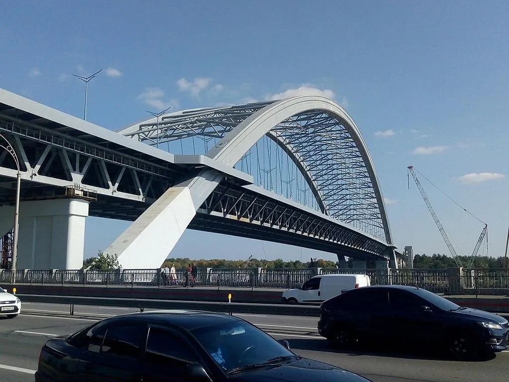 Арково-підвісний міст через Дніпро