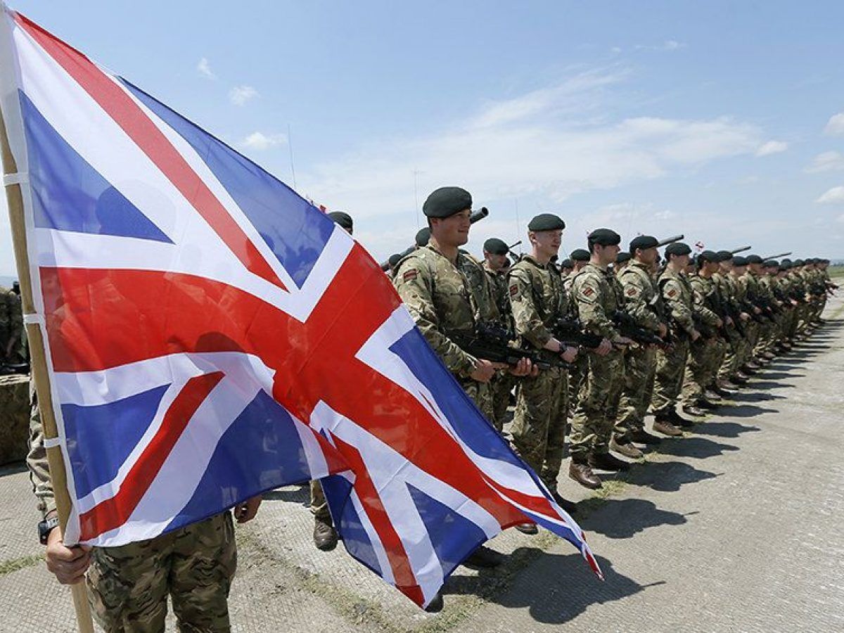 Британия приступила к переброске военных и техники в Эстонию, – Минобороны