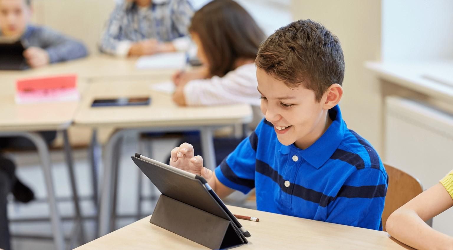 Школи можуть після 2023 року отримати понад 30 тисяч планшетів від Apple, – Мінцифра - Україна новини - Освіта