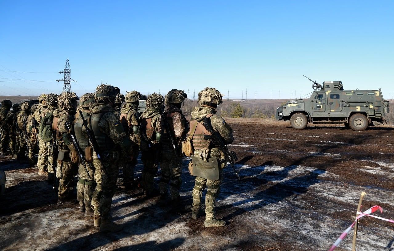 Різка заява Байдена, обстріли окупантів, евакуація: головне про загрозу нападу Росії 18 лютого
