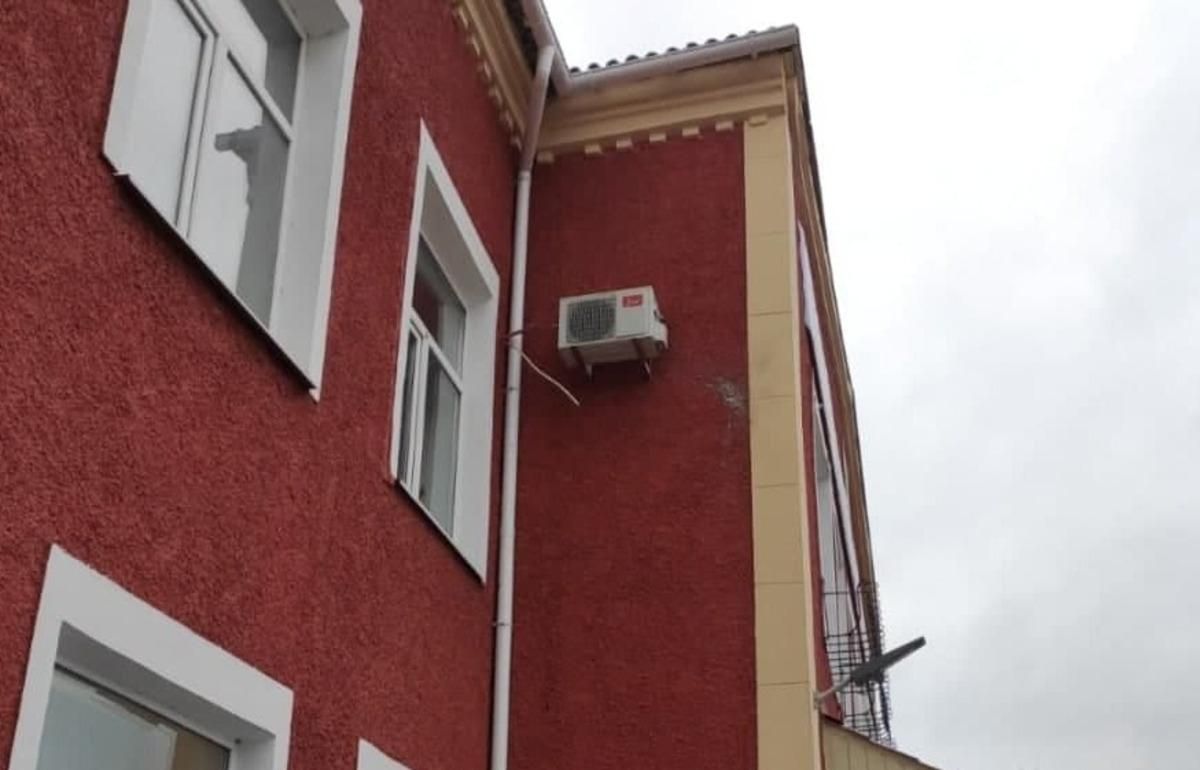 У Щасті бойовики обстріляли пожежну частину - Україна новини - 24 Канал У Щасті бойовики обстріляли пожежну частину - Україна новини - 24 Канал